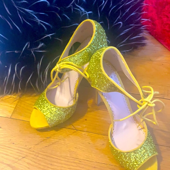 Shoesdazzle | yellow sandals/heel | size 7.5 - Picture 6 of 6